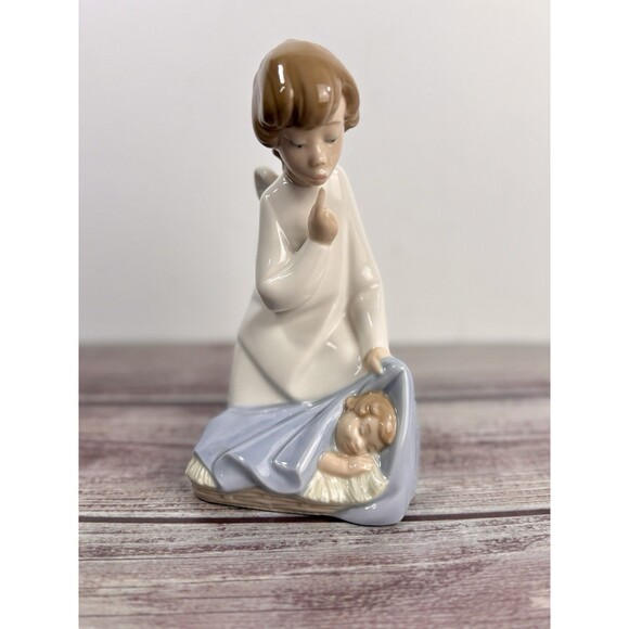 Lladro #4635 Angel protecting a baby Figurine Guardian Angel Spain RETIRED - Picture 1 of 14